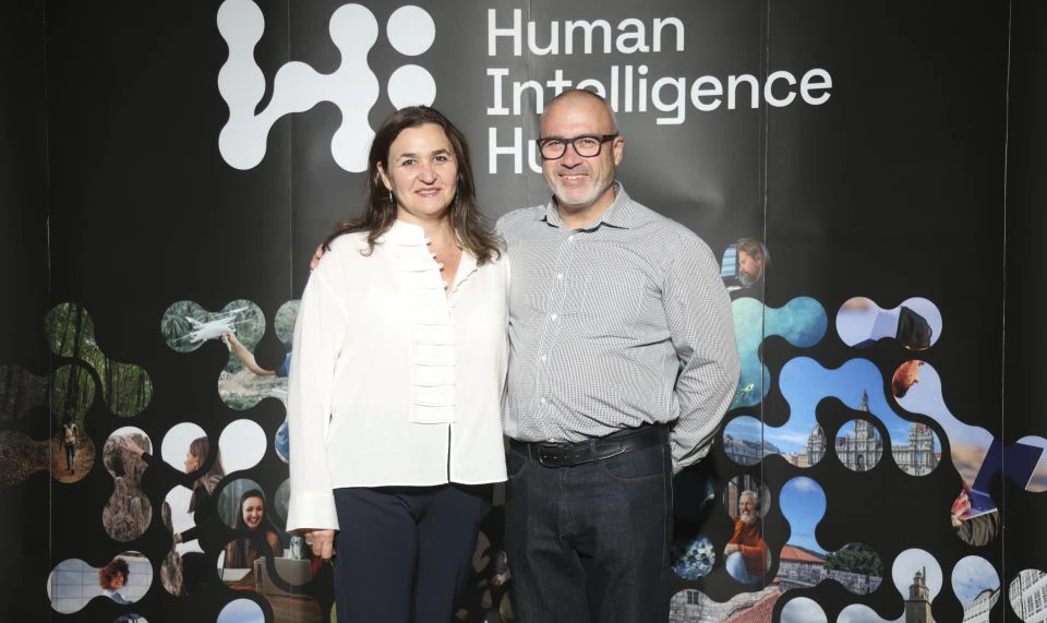 Hi Coruña cumple un año: innovación, comunidad y talento desde el corazón digital de A Coruña 10 ana y barry